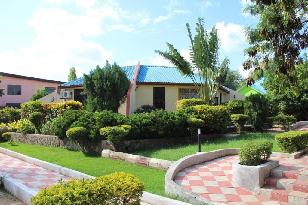 Royal village Hotel Dodoma Exteriör bild