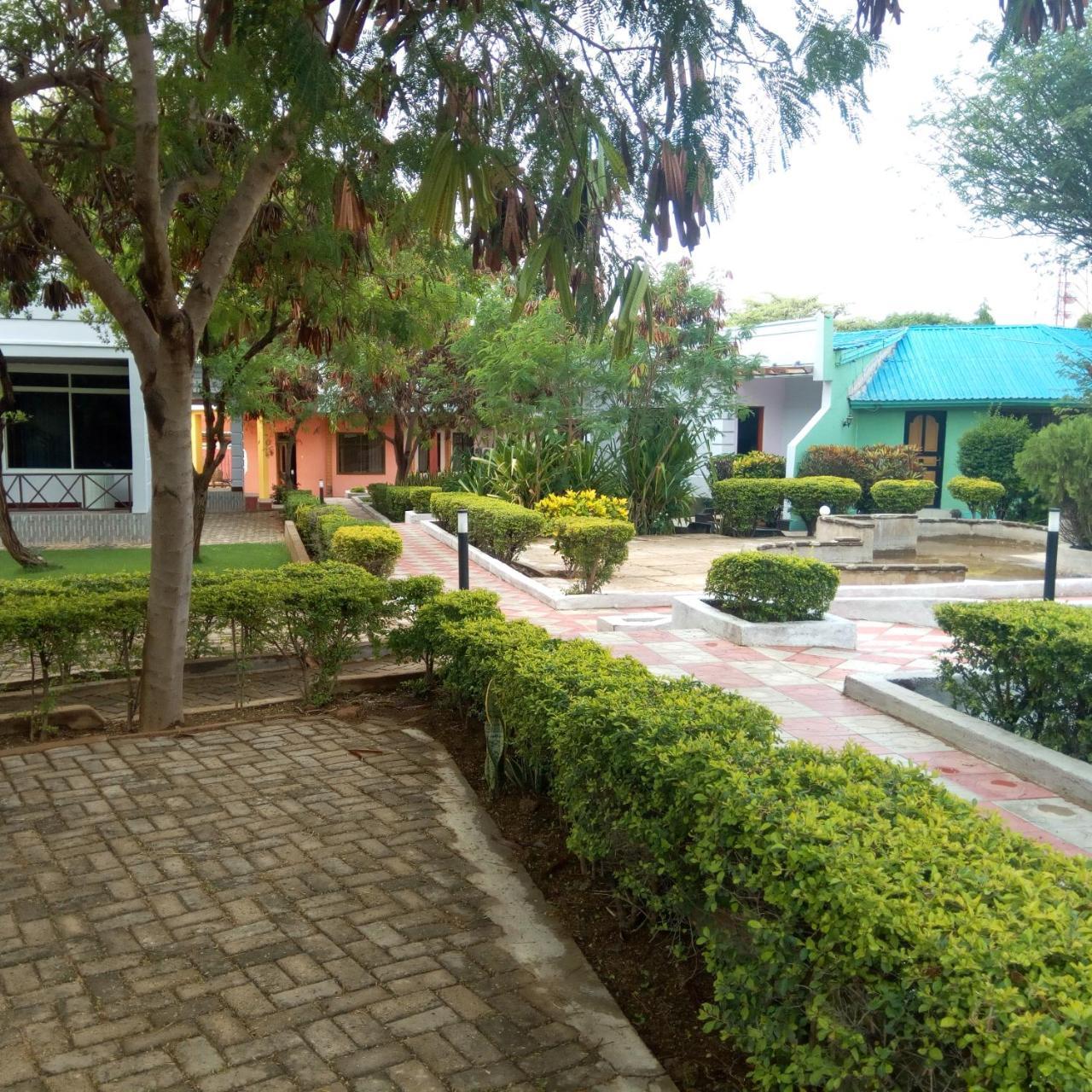 Royal village Hotel Dodoma Exteriör bild