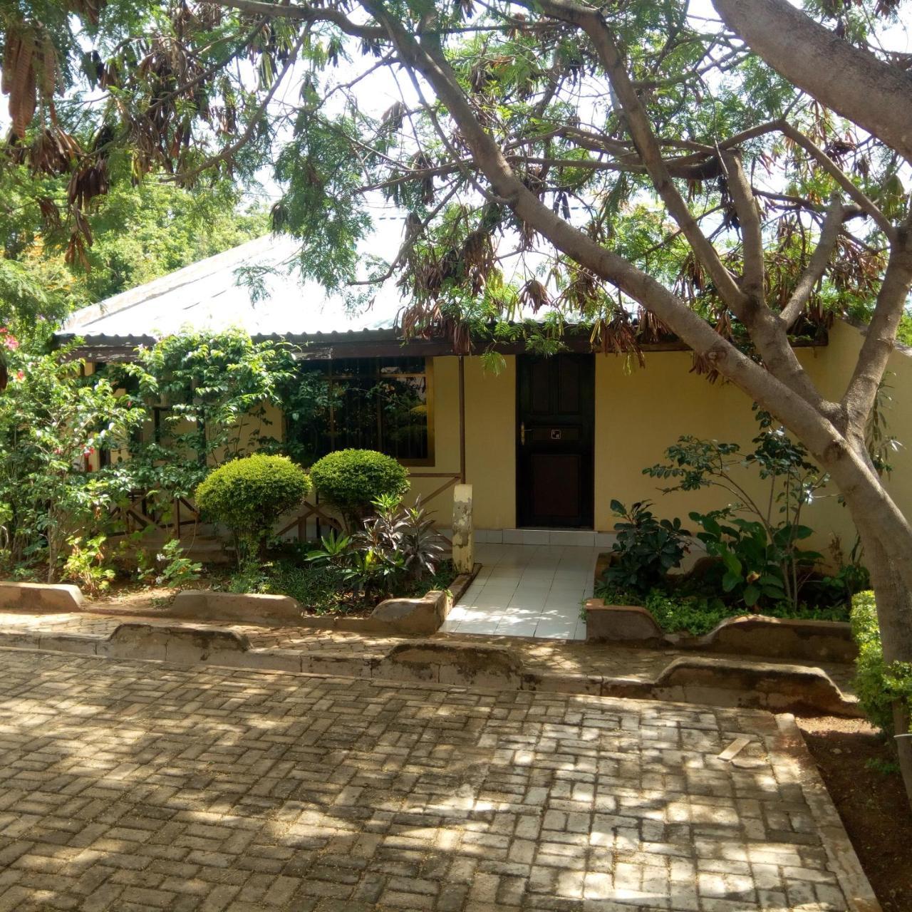 Royal village Hotel Dodoma Exteriör bild