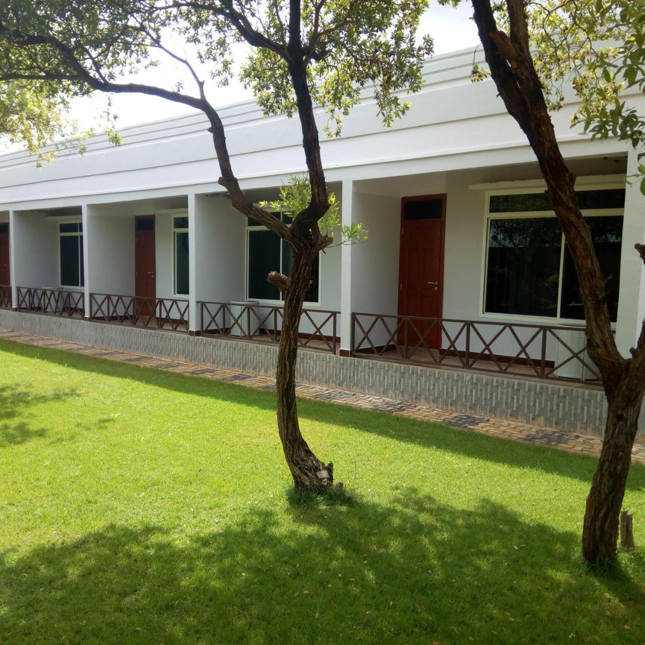 Royal village Hotel Dodoma Exteriör bild