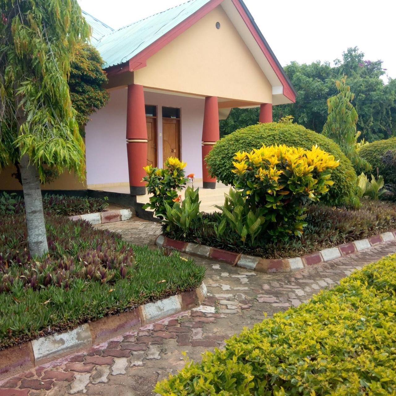 Royal village Hotel Dodoma Exteriör bild